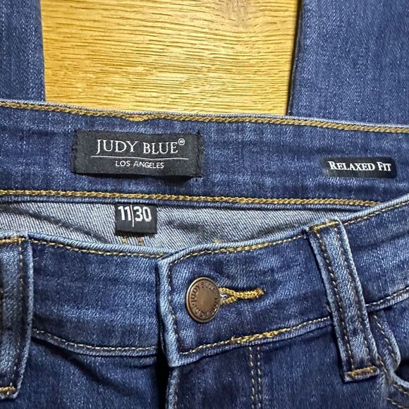 Judy Blue Relaxed fit jeans 11/30 - Picture 5 of 9